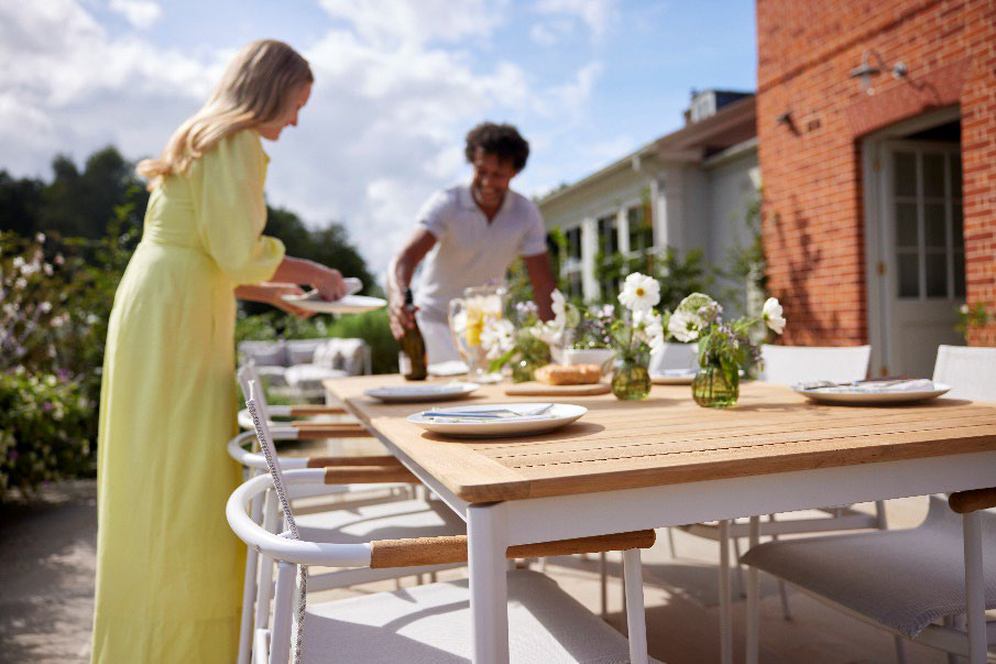 Around Armchair x 6 with Arctic White frame and Oyster Sling (1AROA.02.515) Around Dining Table 220 with Arctic White Frame (2ARO22.02)