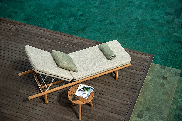 Benoa - sunlounger - teak - rope linnen - incl cushion sunproof fontelina beige with Ronda - sidetable - teak (2)_medium.webp